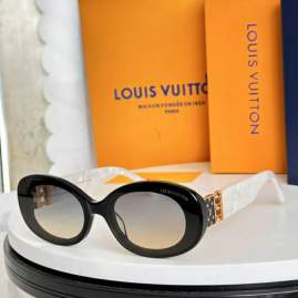 Picture of Louis Vuitton Sunglasses _SKUfw76365274fw